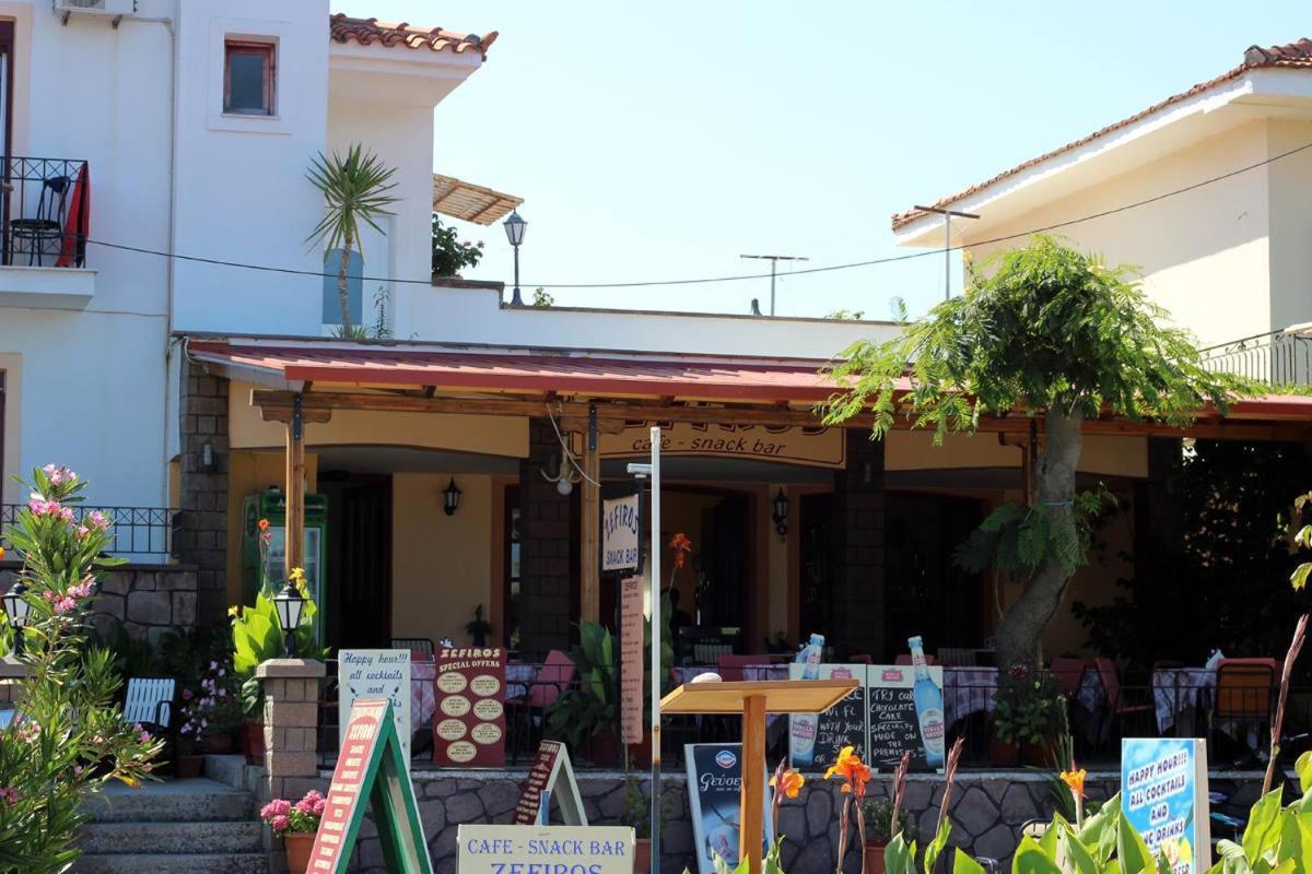Dimitra * Petra (Lesbos)