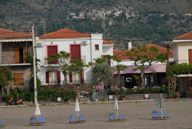 Dimitra Daire Petra (Lesbos)